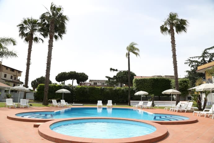 Hotel Barbarella, Primary image