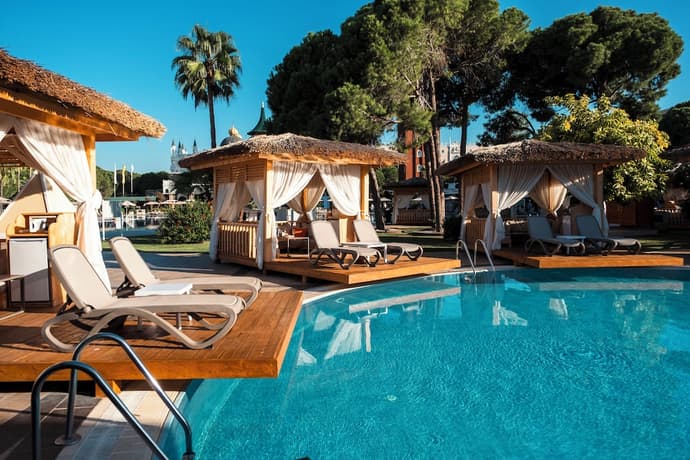 Ducale Lara, Primary image