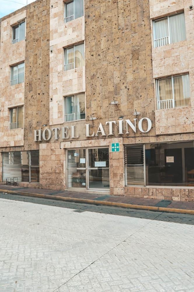 Hotel Latino, Primary image