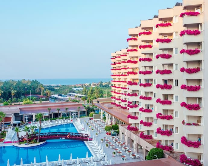 Grand Park Lara, Primary image