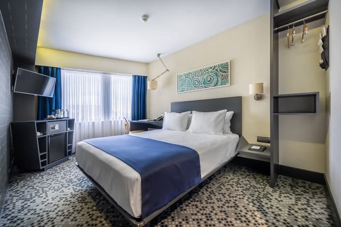 Misa Hotel, Primary image