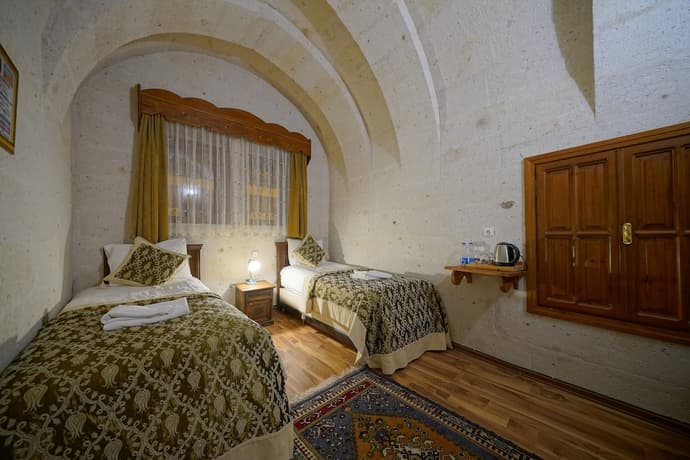 Arch Palace, Primary image