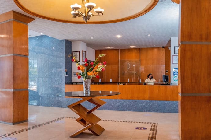 Hotel Baluartes, Reception