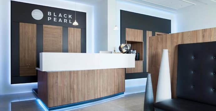 Black Pearl Luxury Apartments, Reception