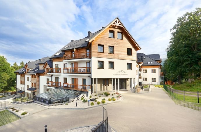 Cristal Resort, Primary image