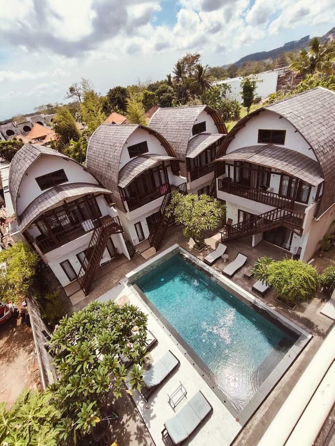 Naturela Uluwatu, Primary image