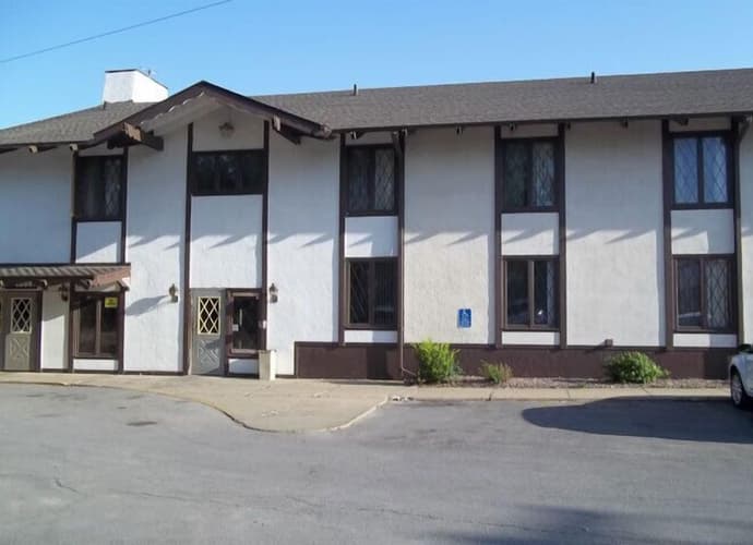 Budget Inn & Suites, Primary image