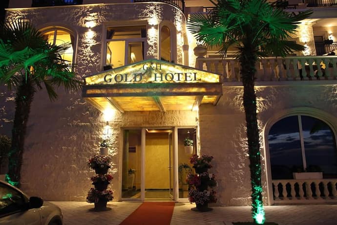 Hotel Gold, Primary image