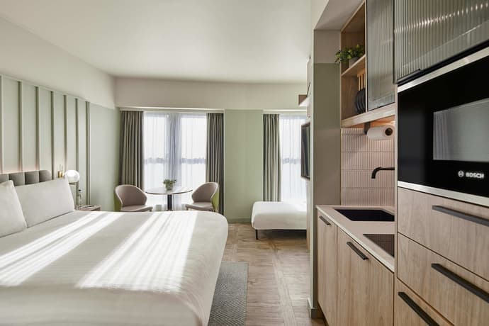 master St. Paul's, Primary image