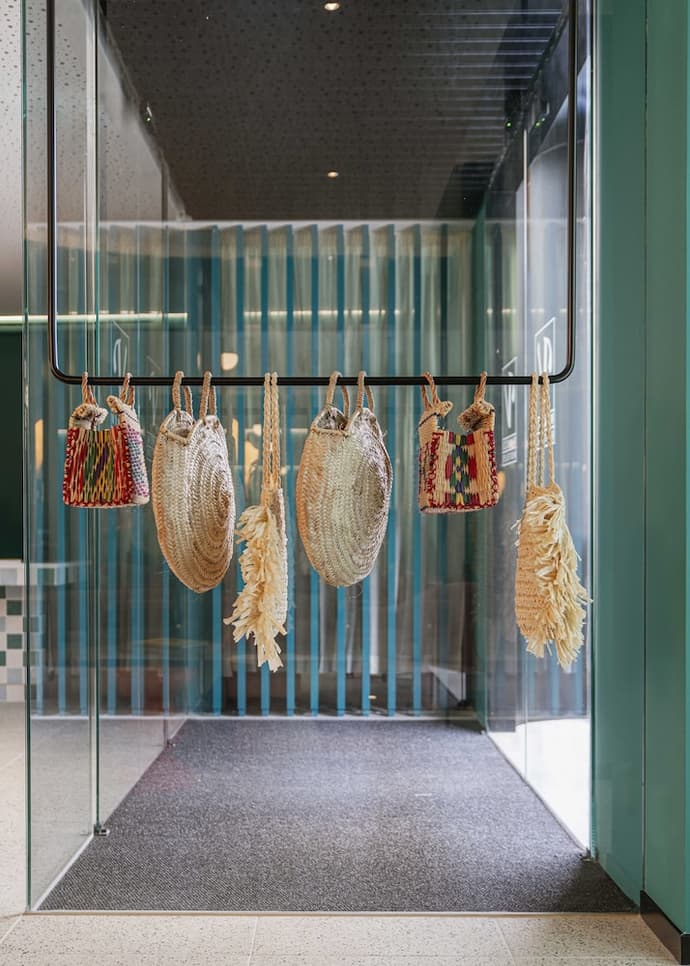 Hotel Vincci Bonjardim, Interior entrance