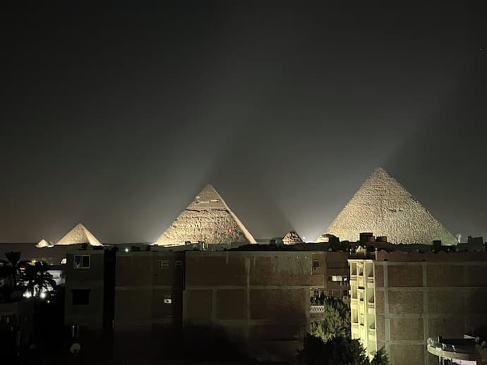 King Badr pyramids inn, Primary image