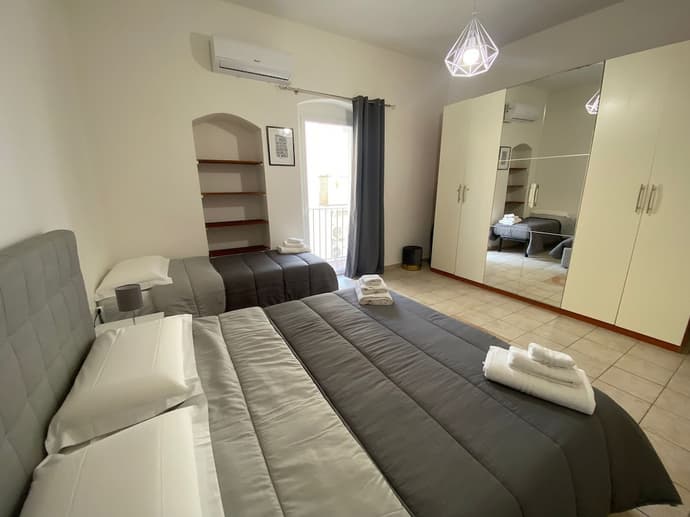 Newhouse Class 2, Room