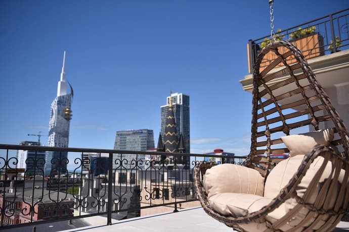 Hotel Monarch, Primary image