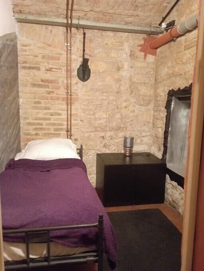 Alcatraz Praha, Primary image