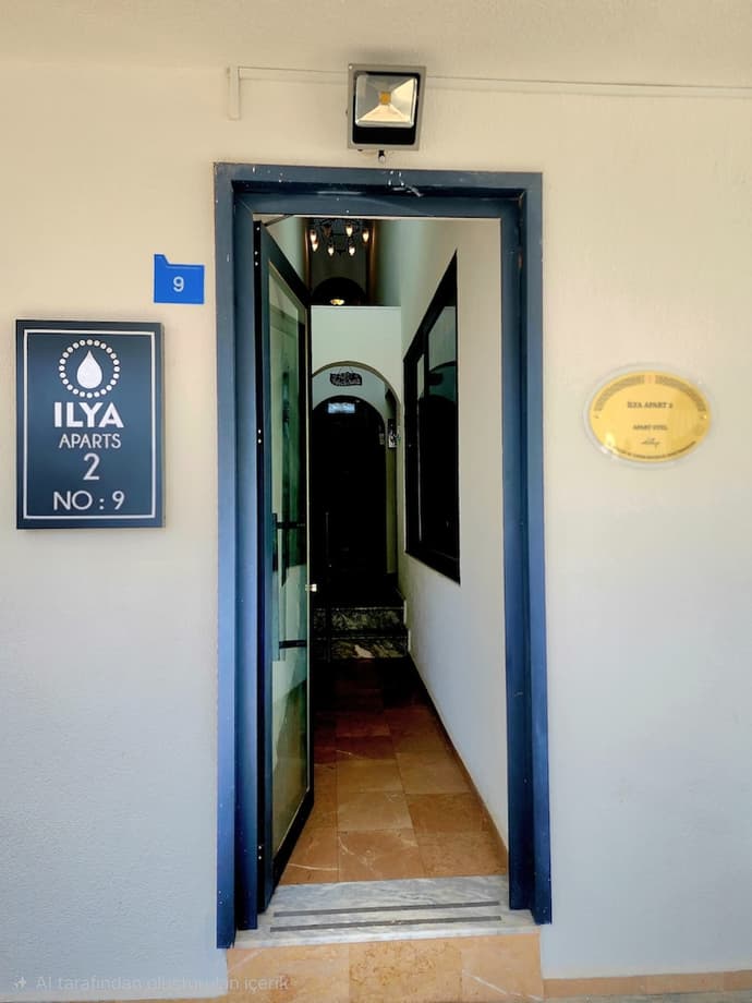 Ilya Apart 2, Interior entrance