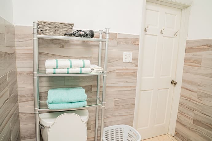 Villa Serenity- Water View Suite - Sleeps 3 -pool, Room