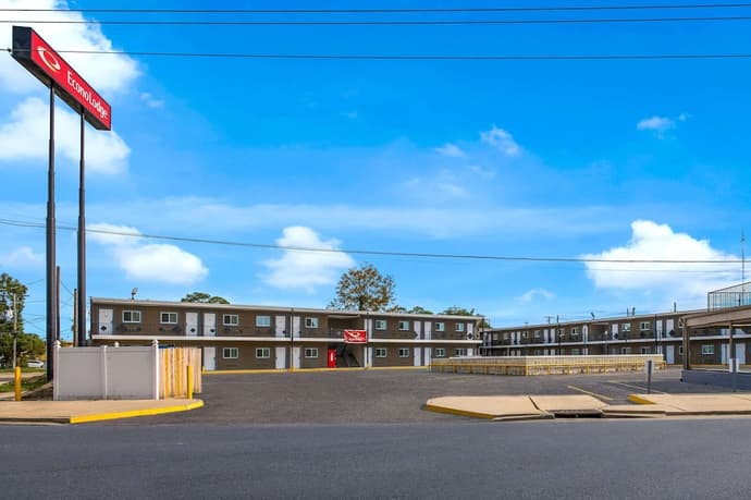 Econo Lodge, Primary image