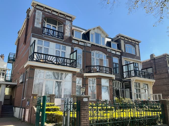 Plato by Hofstad Studios, Primary image