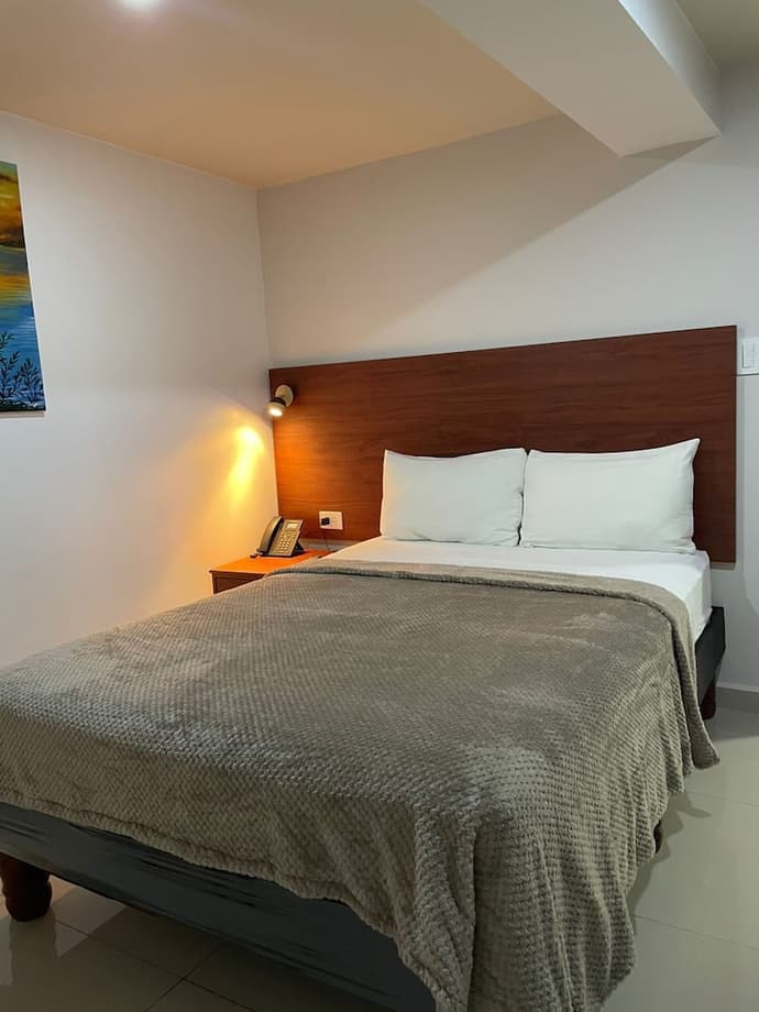 Fortune Hotel, Primary image