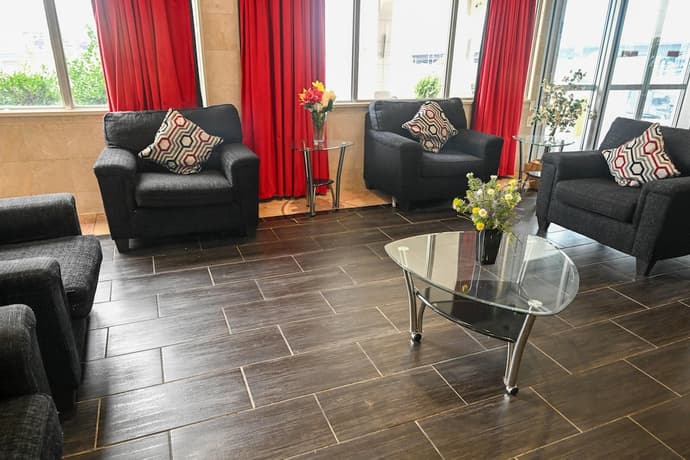 Ramada by Wyndham North Bergen, Lobby