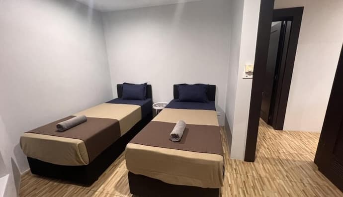 Greystone Apartments, Room