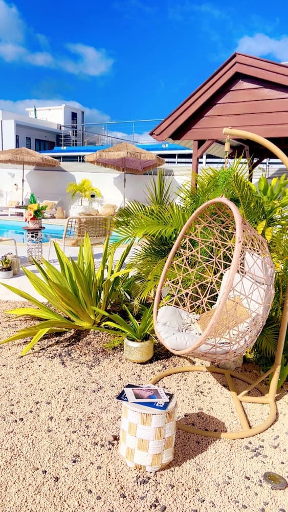 Cocoon Paradise, Primary image