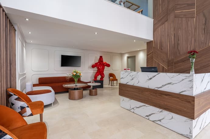 Swiss Continental Hotel, Reception