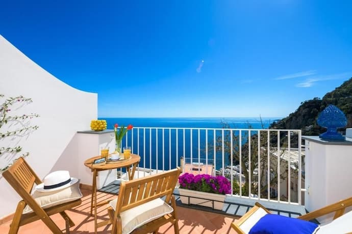 Villa Fortuna, Primary image