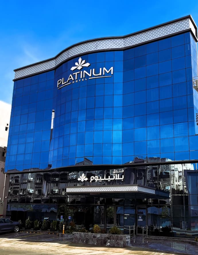 Platinum Hotel, Primary image