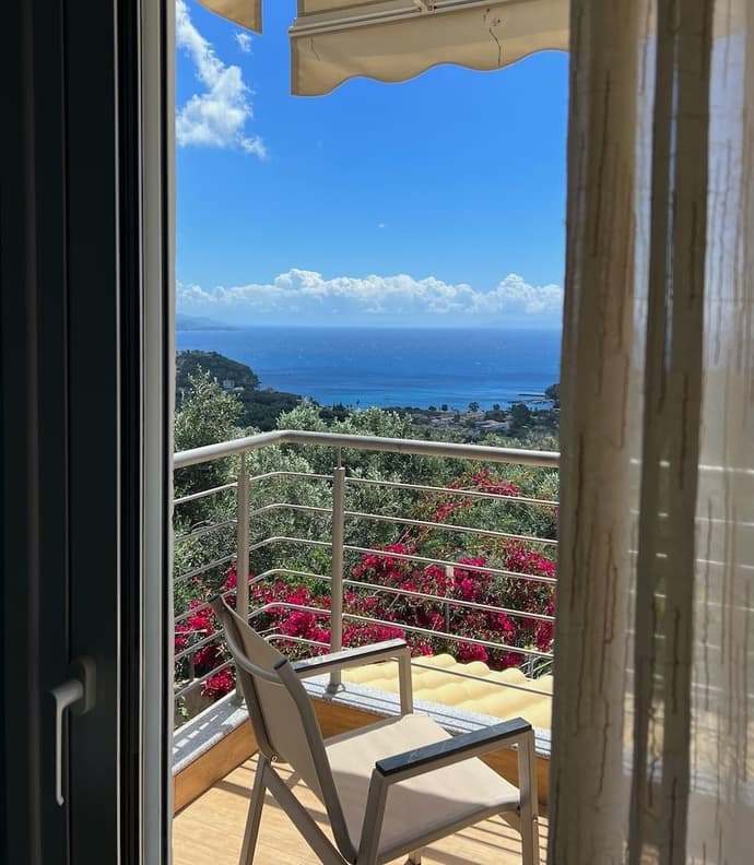 Villa Thomas Nakas, Primary image