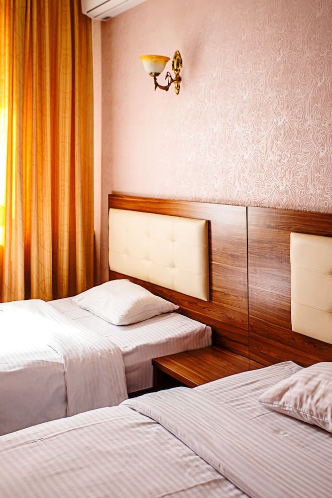 Korsar hotel, Primary image