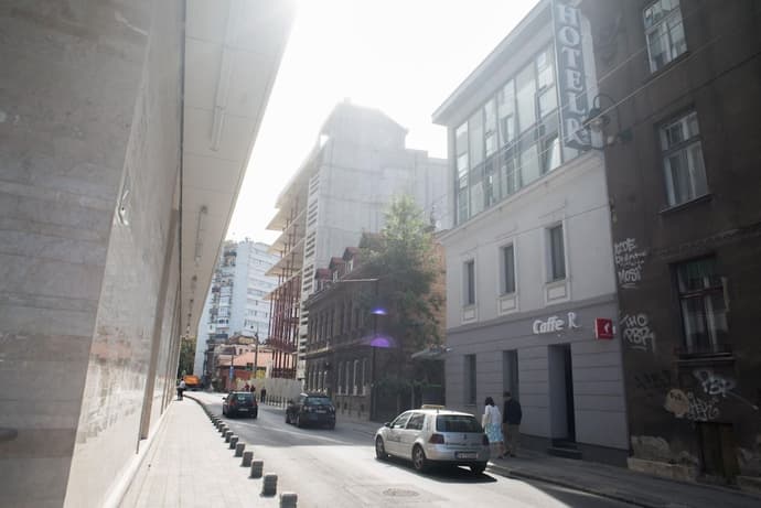 Hotel R, Primary image