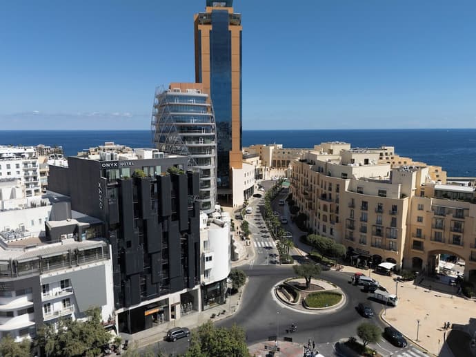 Onyx Hotel, Primary image