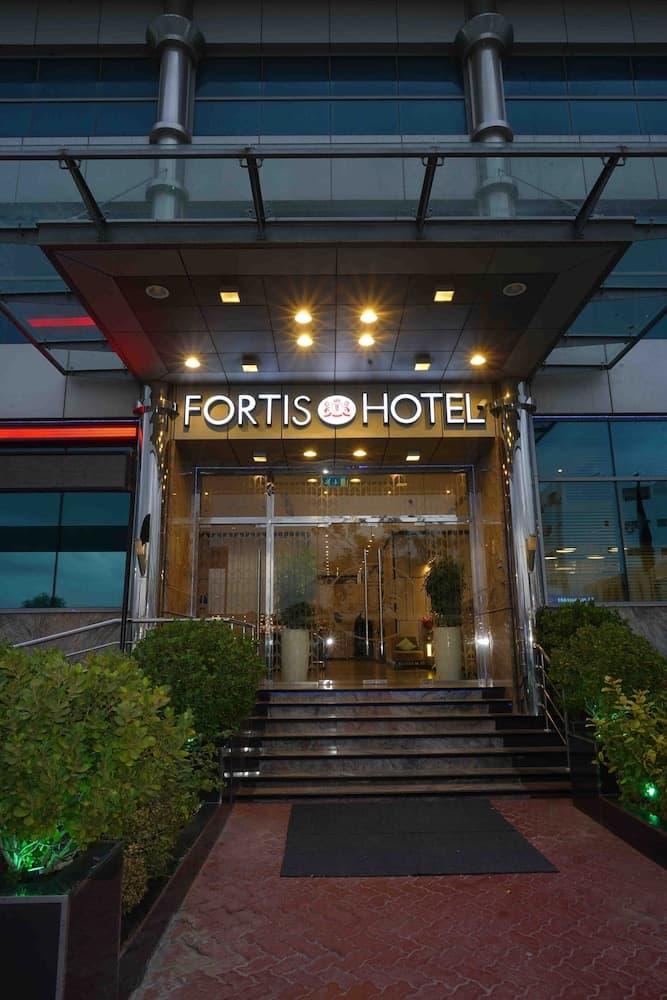 Fortis Hotel, Primary image