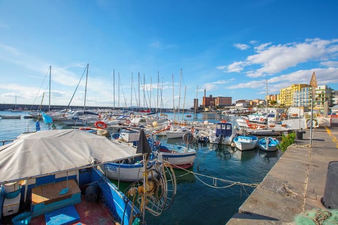 BSISTERS, Primary image