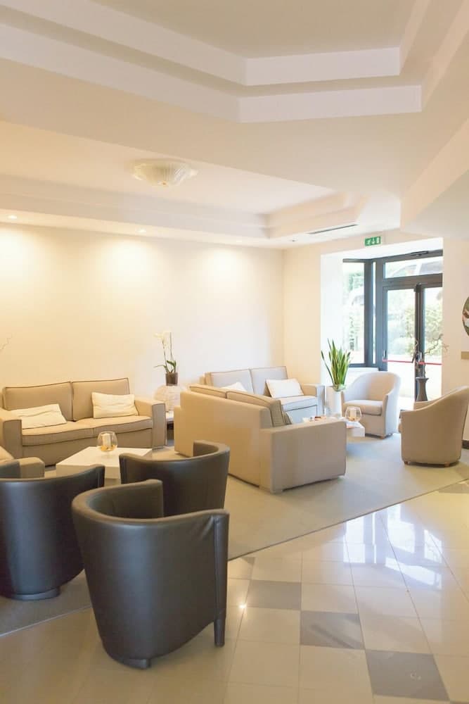 Hotel Fontana Olente, Lobby sitting area