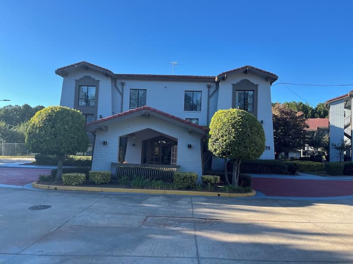 Guest Inn & Suites, Primary image