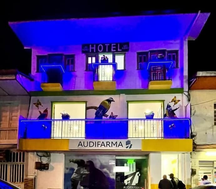 Hotel las Flores, Primary image