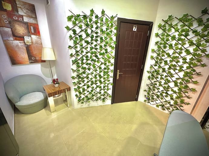 Homeland Hostel, Interior entrance