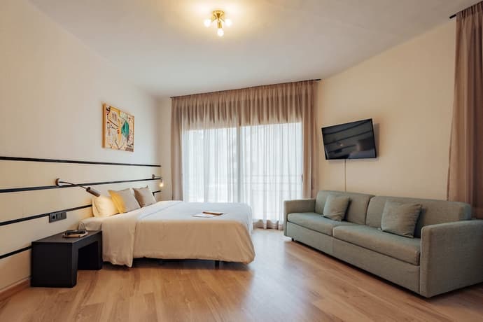 Hotel Robson, Primary image