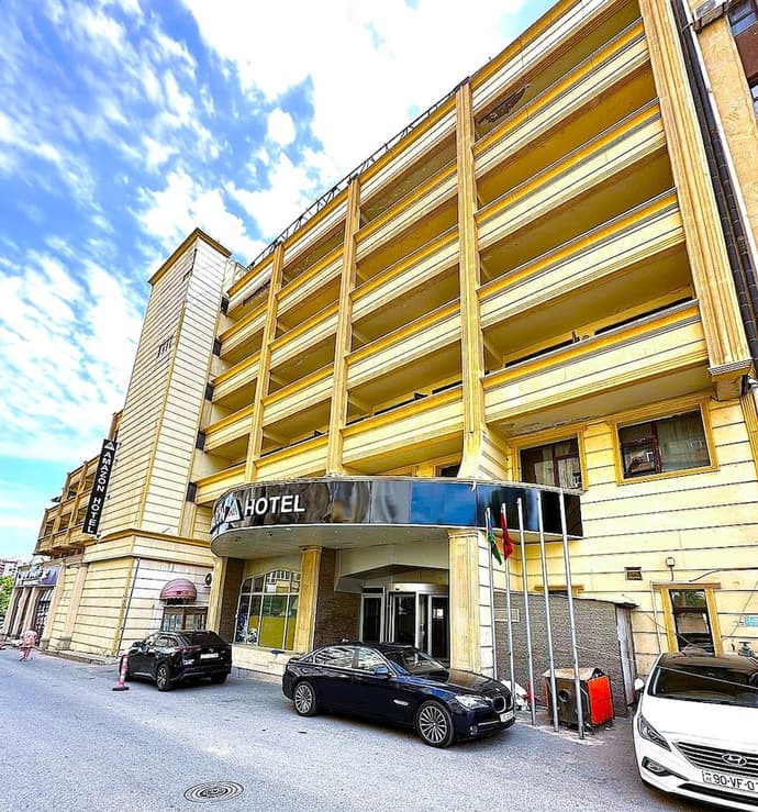 Amazon Hotel - Free Massage, Primary image