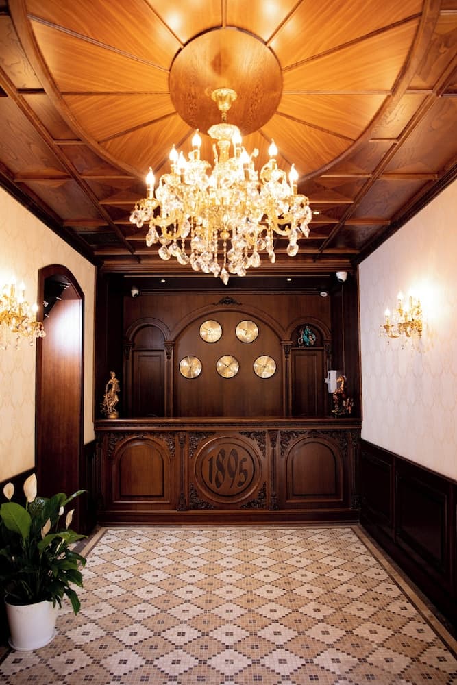 Midway Baku Hotel, Reception