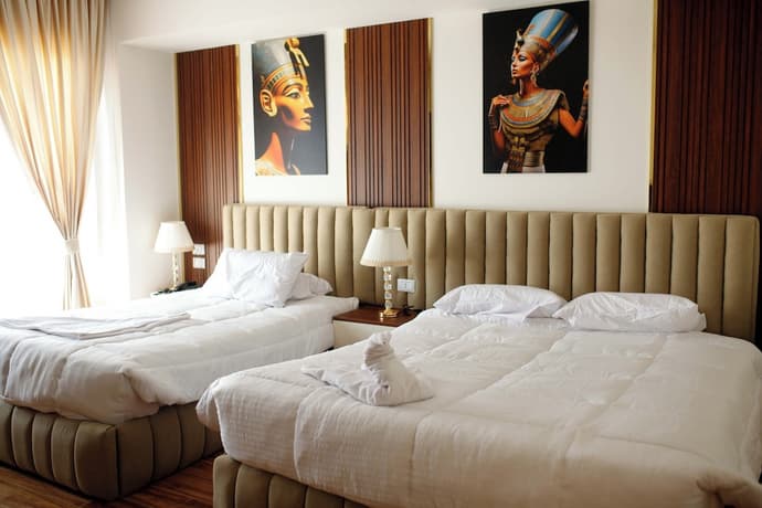 Pyramids sunshine view, Primary image