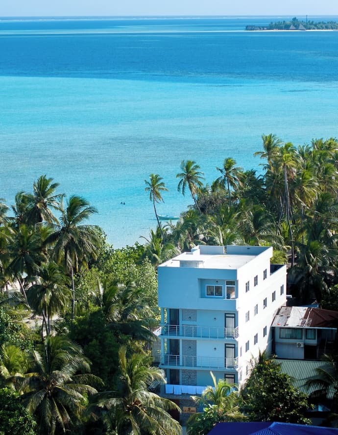 La Pearl Mathiveri, Primary image