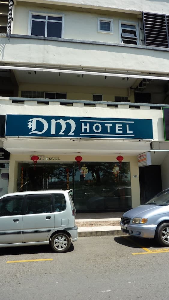 DM Hotel, Primary image
