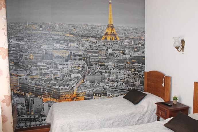 Pensão França, Primary image