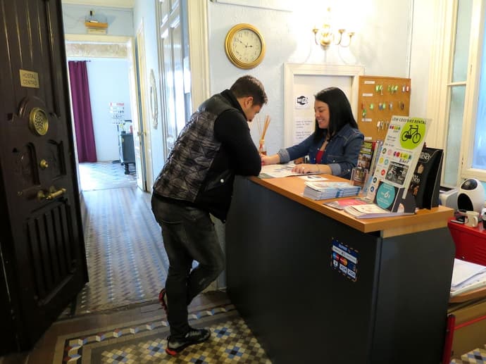 Hostal Balmes Centro, Interior entrance