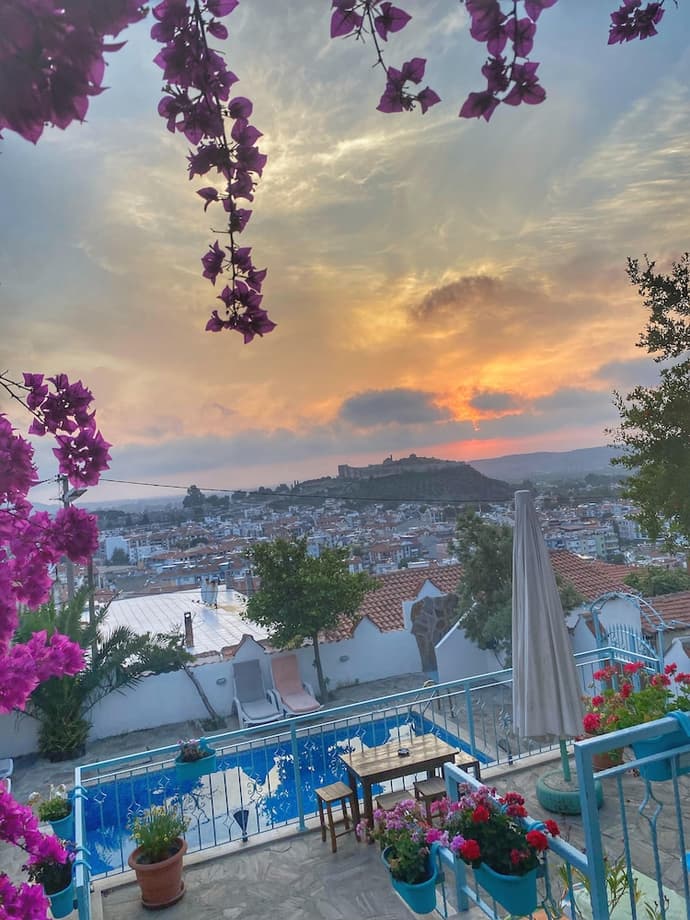 Villa Dreams, Primary image