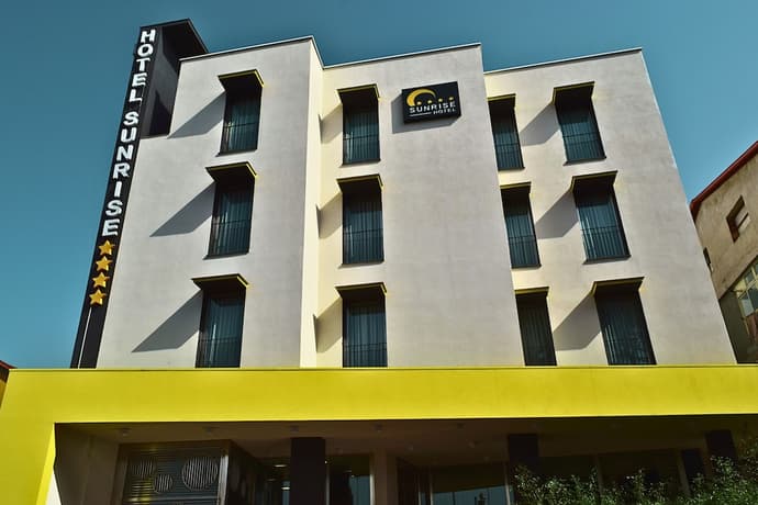 Sunrise Hotel, Primary image