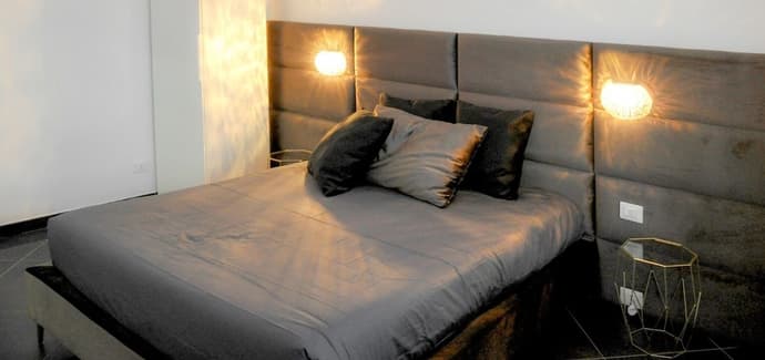 Airport bari deluxe, Primary image